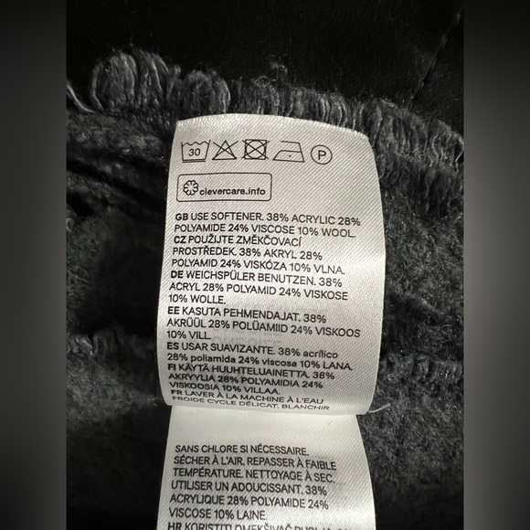 H&M Scarf and/or Wrap - Picture 7 of 7